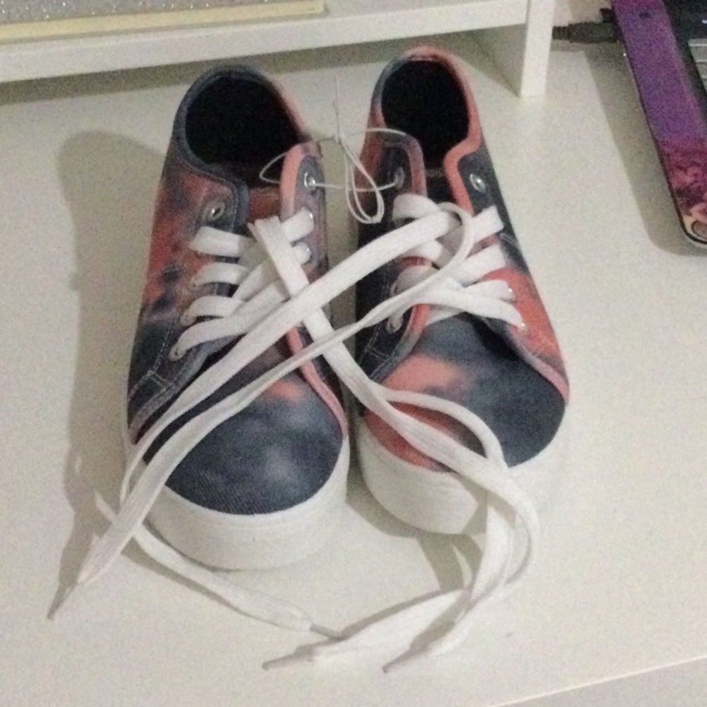 Women’s sneaker shoes,